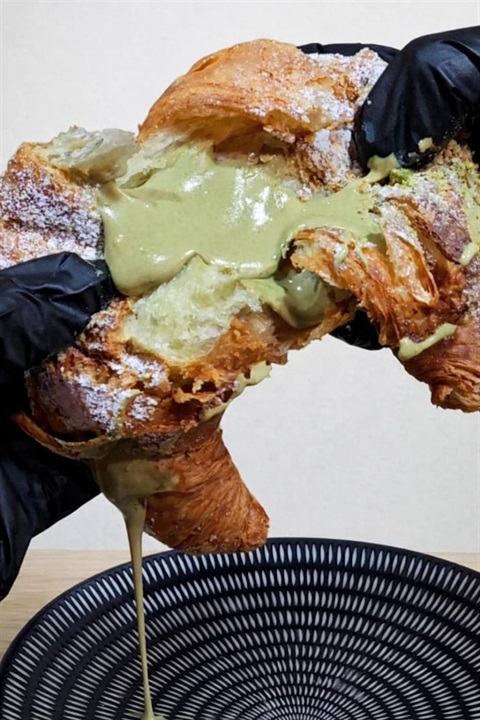 Pistachio-Croissant.jpg